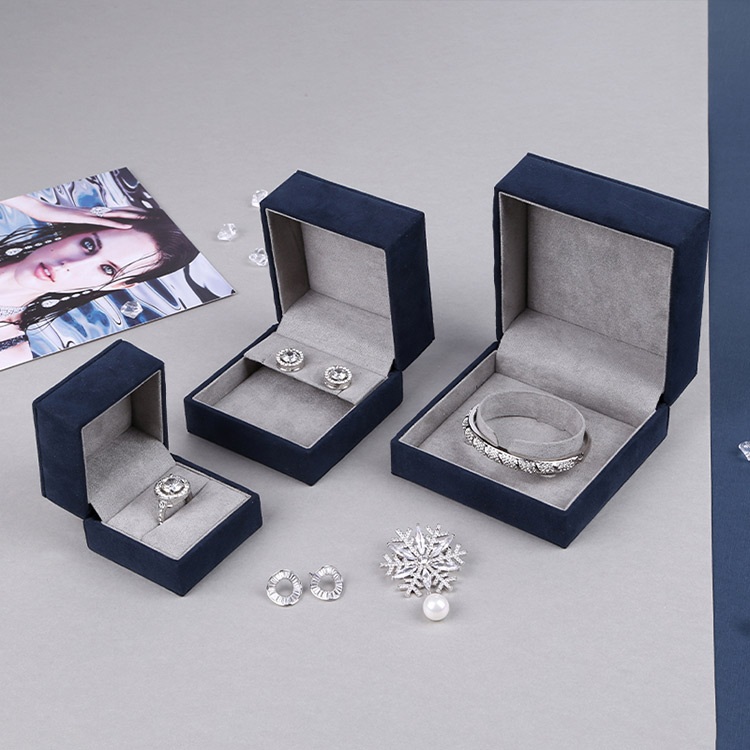 Manufacturers custom luxury blue velvet bangle plastic box with logo