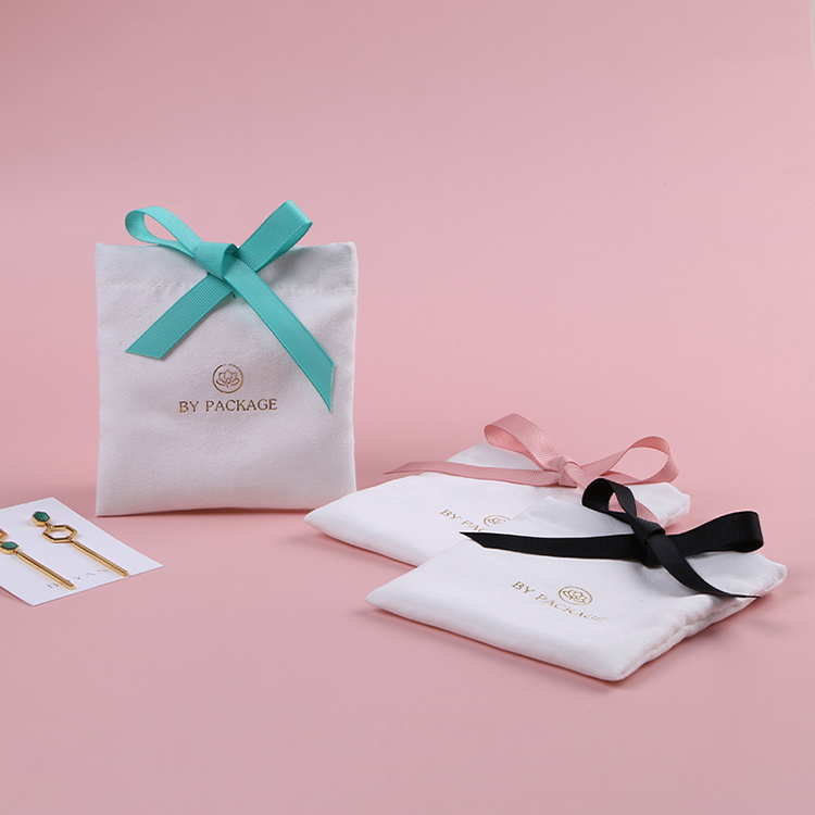 White little velvet jewelry packaging bags custom logo