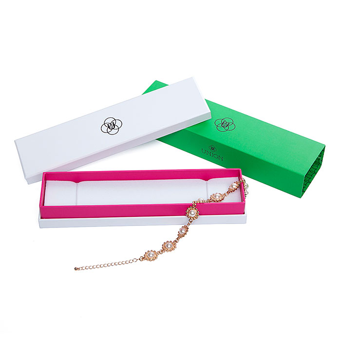 Custom velvet jewelry gift boxes protect your baby