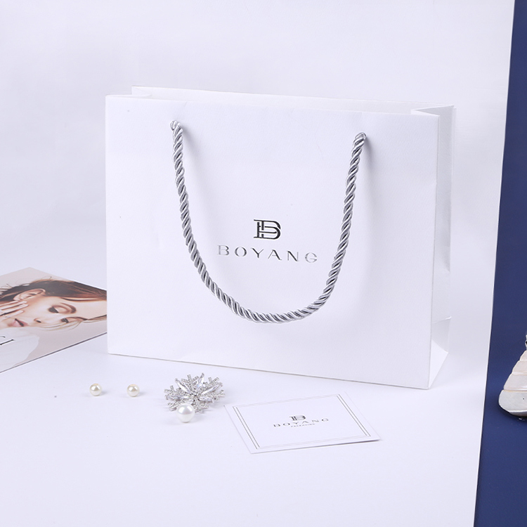 Professional customization paper jewelry box wholesale factory